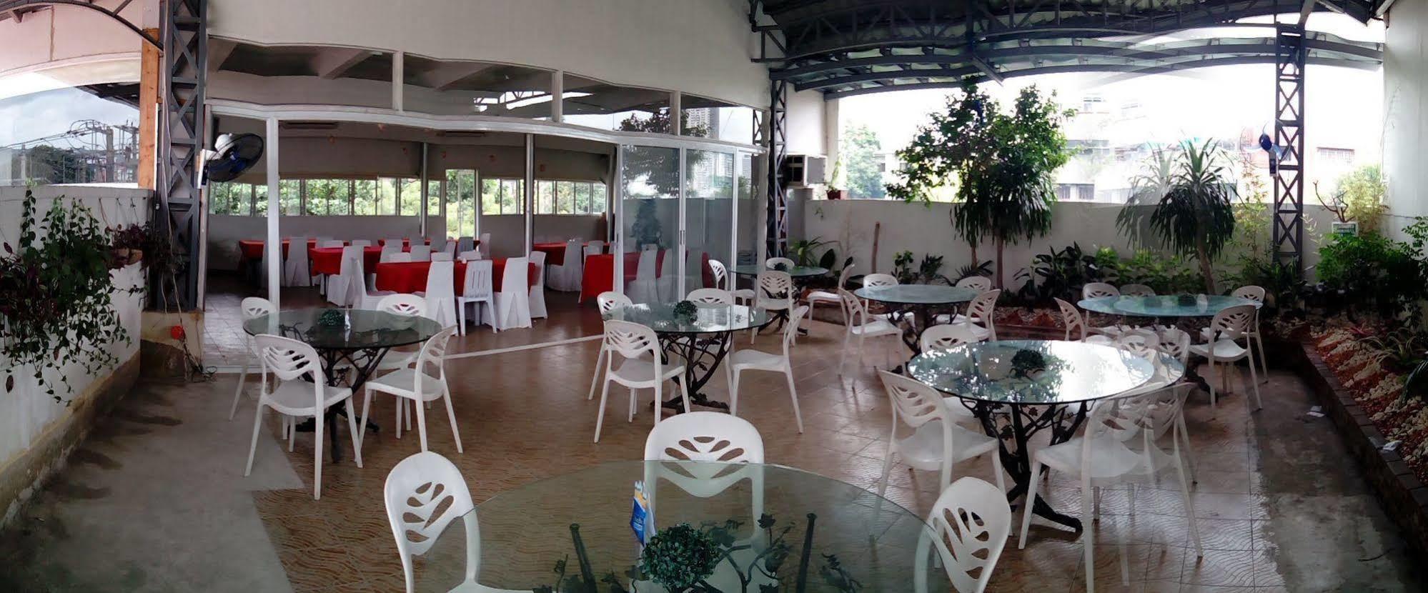 The Center Suites Cebu Exteriér fotografie